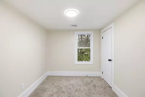 Bedroom - 32 Sargon St, Springfield, MA 01104 photo 1 of 5
