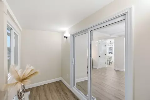 Entry Way - 32 Sargon St, Springfield, MA 01104 photo 5 of 6