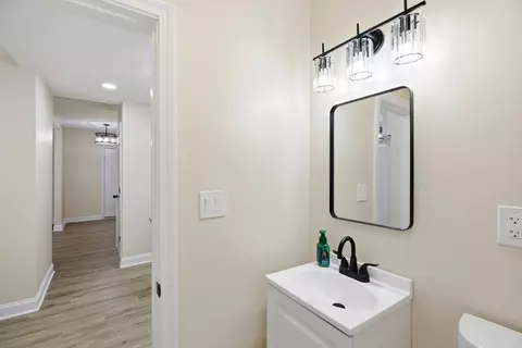 Entry Way - 32 Sargon St, Springfield, MA 01104 photo 6 of 6
