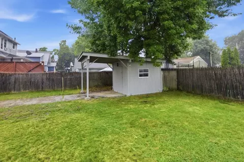Exterior - 32 Sargon St, Springfield, MA 01104 photo 4 of 6