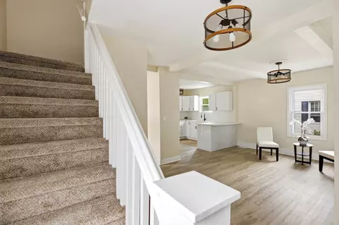 Entry Way - 32 Sargon St, Springfield, MA 01104 photo 1 of 6