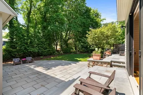 Exterior - 10 Pine Rd, Sharon, MA 02067 photo 3 of 10