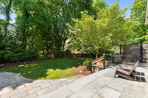 Exterior - 10 Pine Rd, Sharon, MA 02067 photo 10 of 10