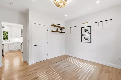 Entry Way - 83 Saint Louis St, Worcester, MA 01607 photo 2 of 3