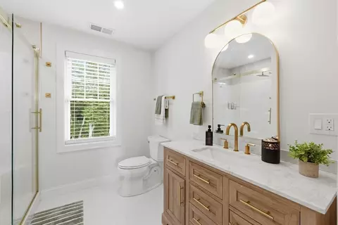 Bath - 83 Saint Louis St, Worcester, MA 01607 photo 2 of 5