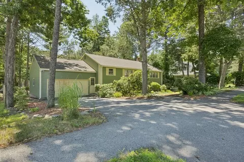 19 Hickory Dr, Worcester, MA 01609 photo 2