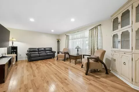 19 Hickory Dr, Worcester, MA 01609 photo 4
