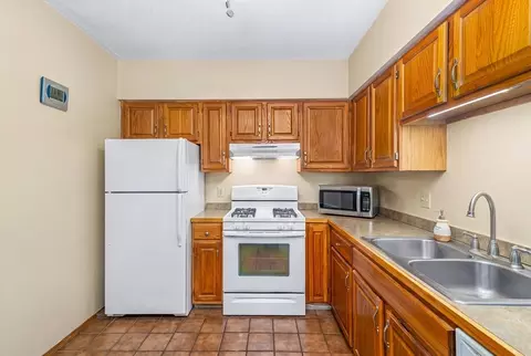 Kitchen - 464 Bank #9, Fall River, MA 02720 photo 1 of 2