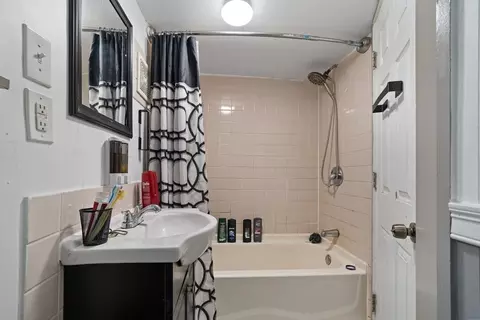 Bath - 19 Suffolk St, Springfield, MA 01109 photo 1 of 3