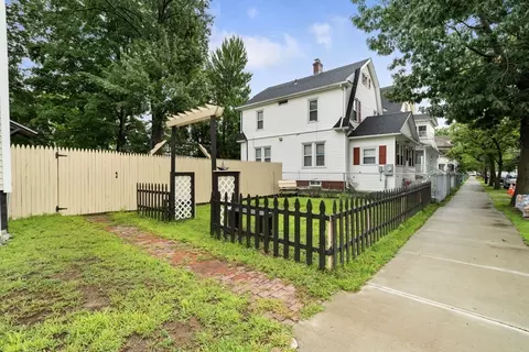 Exterior - 19 Suffolk St, Springfield, MA 01109 photo 5 of 8