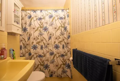 Bath - 18 Steele St, Worcester, MA 01607 photo 3 of 3