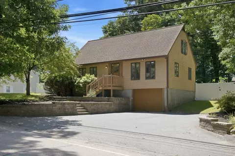 Exterior - 87 Pine St, Walpole, MA 02081 photo 2 of 8