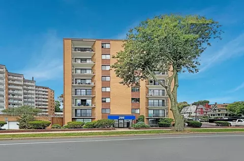 295 Lynn Shore Dr #104, Lynn, MA 01902