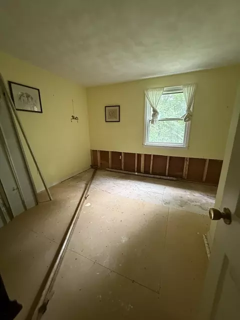 Bedroom - 324 Mendon St, Upton, MA 01568 photo 2 of 4