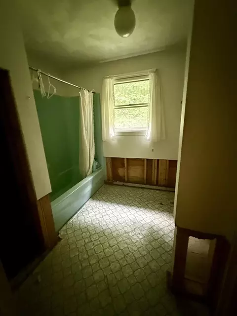 Bath - 324 Mendon St, Upton, MA 01568 photo 3 of 3