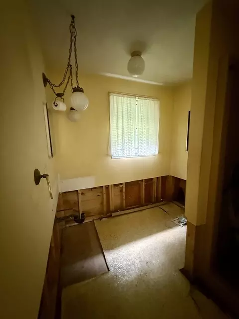 Bath - 324 Mendon St, Upton, MA 01568 photo 2 of 3