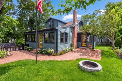 21 Brewster St, Provincetown, MA 02657