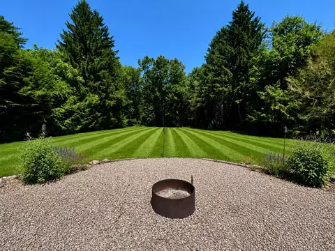Exterior - 103 Manchonis Rd, Wilbraham, MA 01095 photo 5 of 6