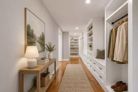 Entry Way - 33 Milford St, Upton, MA 01568 photo 2 of 2