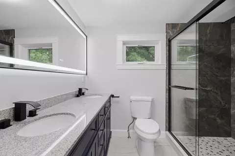 Bath - 33 Milford St, Upton, MA 01568 photo 1 of 4