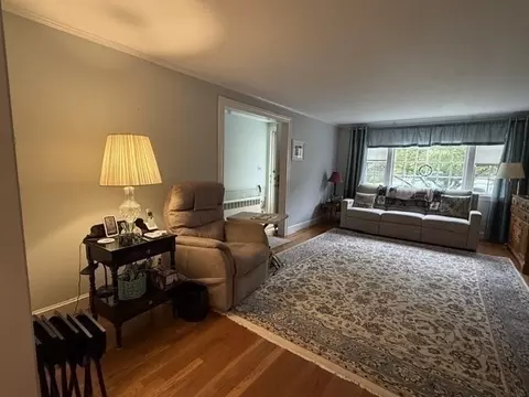 Living - 72 Eustis Ave, Wakefield, MA 01880 photo 2 of 4
