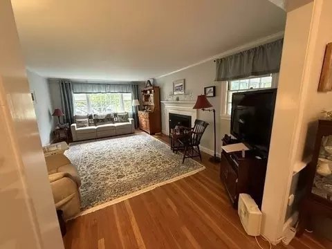 Living - 72 Eustis Ave, Wakefield, MA 01880 photo 4 of 4