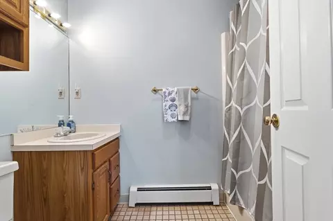 Bath - 63 Front #A, Beverly, MA 01915 photo 4 of 4