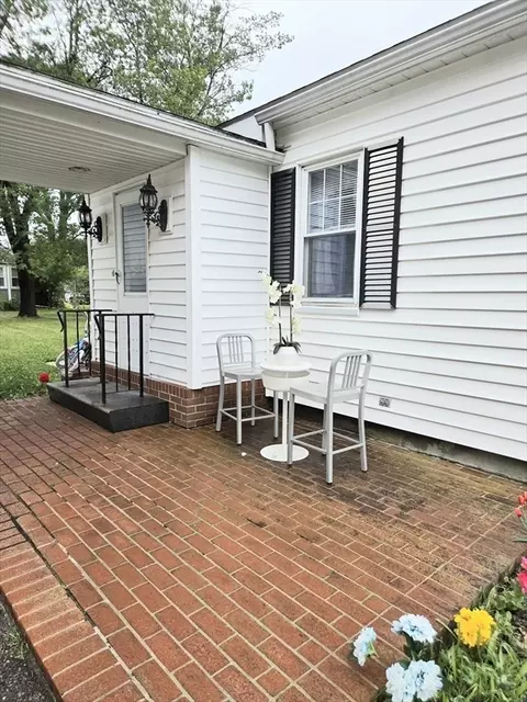 Exterior - 110 Barthel Ave, Gardner, MA 01440 photo 3 of 5