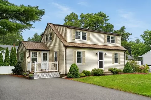 4 Oliver St, Tewksbury, MA 01876