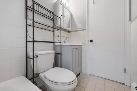 Bath - 6 Venice St #C2, Danvers, MA 01923 photo 2 of 2