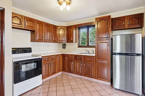 Kitchen - 6 Devine Rd, Randolph, MA 02368 photo 2 of 4
