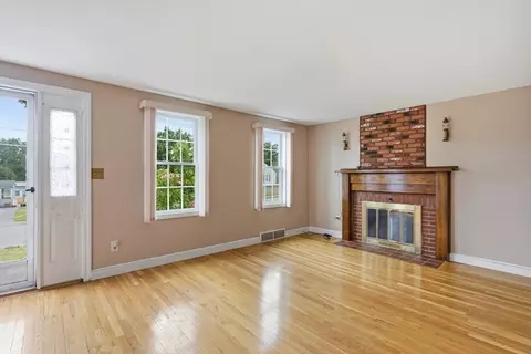 Living - 6 Devine Rd, Randolph, MA 02368 photo 4 of 6