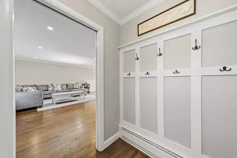 Entry Way - 5 5th Ave, Dudley, MA 01571 photo 2 of 4
