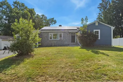Exterior - 5 5th Ave, Dudley, MA 01571 photo 2 of 7