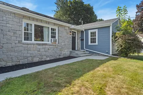 Exterior - 5 5th Ave, Dudley, MA 01571 photo 4 of 7