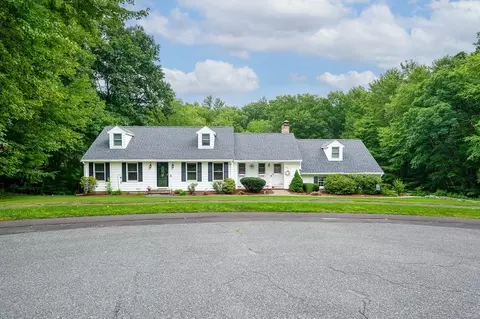 240 Meadow Wood Dr, Holden, MA 01520