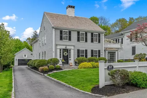 37 Lincoln St, Hingham, MA 02043 photo 2