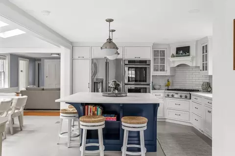 37 Lincoln St, Hingham, MA 02043 photo 3