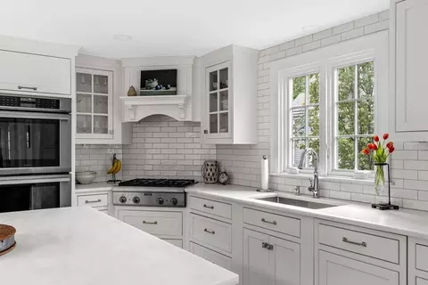 37 Lincoln St, Hingham, MA 02043 photo 6