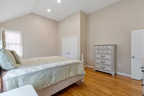 Bedroom - 14 Lakeview Ave, Danvers, MA 01923 photo 6 of 7