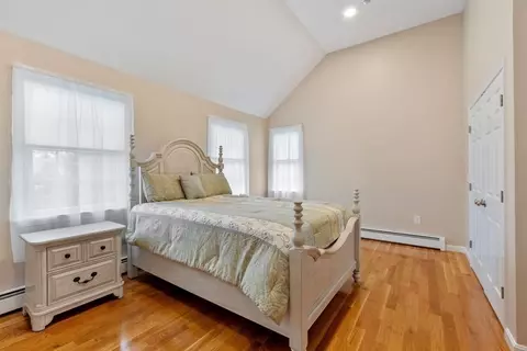 Bedroom - 14 Lakeview Ave, Danvers, MA 01923 photo 5 of 7