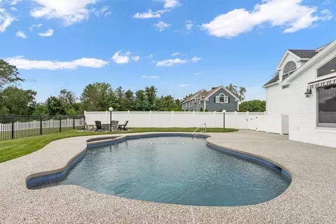 Exterior - 14 Lakeview Ave, Danvers, MA 01923 photo 5 of 8