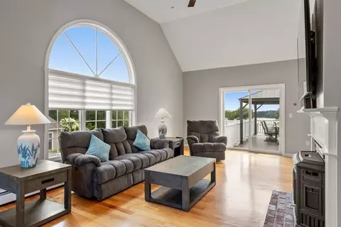Living - 14 Lakeview Ave, Danvers, MA 01923 photo 3 of 6