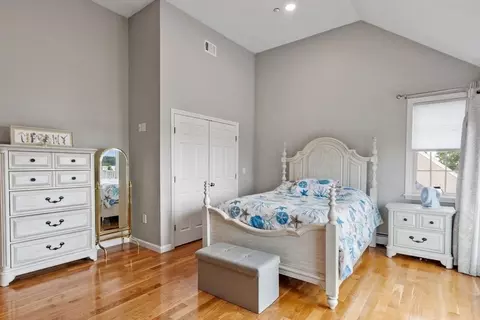 Bedroom - 14 Lakeview Ave, Danvers, MA 01923 photo 3 of 7