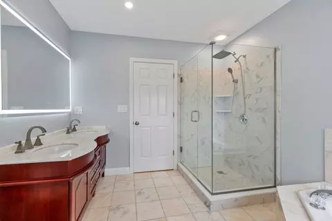 Bath - 14 Lakeview Ave, Danvers, MA 01923 photo 2 of 3