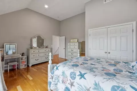 Bedroom - 14 Lakeview Ave, Danvers, MA 01923 photo 4 of 7