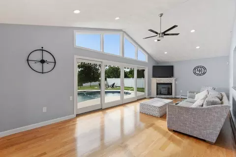 Living - 14 Lakeview Ave, Danvers, MA 01923 photo 4 of 6