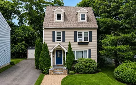14 Loyola Cir, West Roxbury, MA 02132