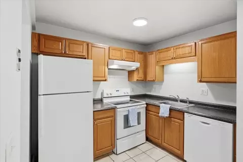 Kitchen - 976 Plain #54, Marshfield, MA 02050 photo 3 of 4