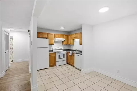 Kitchen - 976 Plain #54, Marshfield, MA 02050 photo 4 of 4